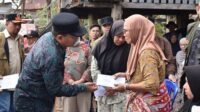 kebakaran hanguskan rumah di danau teluk jambi, wali kota maulana turun tangan beri bantuan kebakaran hanguskan rumah di danau teluk jambi, wali kota maulana turun tangan beri bantuan