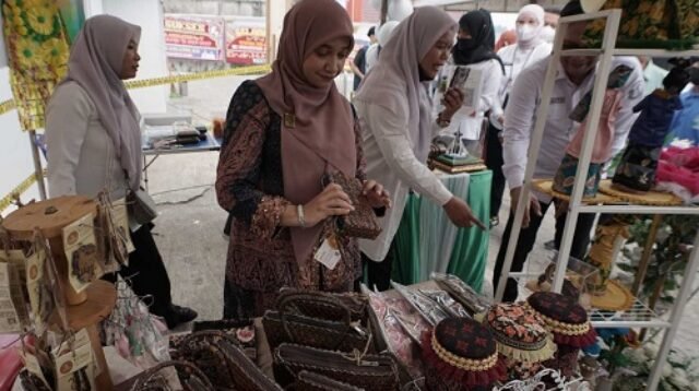 ketua tp pkk kota jambi resmi buka expo 2026, dorong mahasiswa jadi pencipta lapangan kerja
