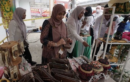 ketua tp pkk kota jambi resmi buka expo 2026, dorong mahasiswa jadi pencipta lapangan kerja
