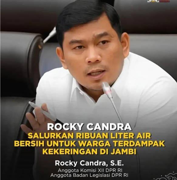 Anggota DPR RI Rocky Candra Salurkan Ribuan Liter Air Bersih di Jambi