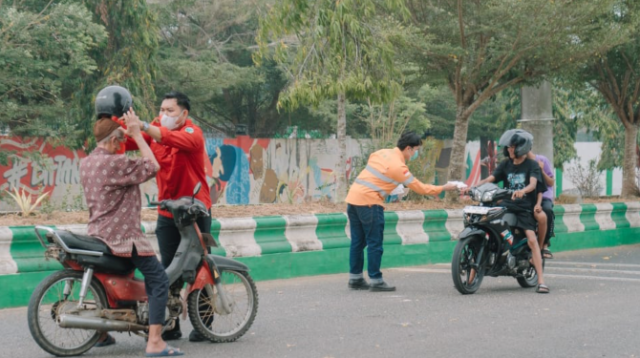 Peduli Dampak Karhutla, PT SAS Bagikan 8.000 Masker di Batang Hari