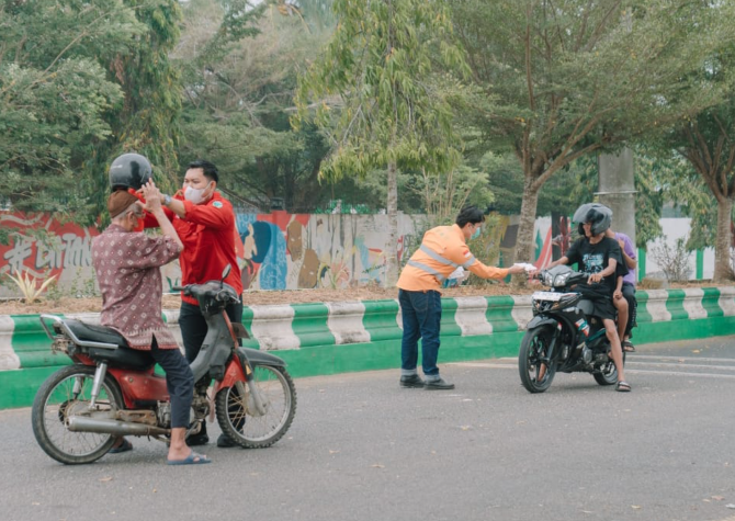 Peduli Dampak Karhutla, PT SAS Bagikan 8.000 Masker di Batang Hari