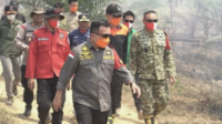 Gubernur Al Haris Pantau Karhutla Tahura di Batang Hari, Dua Waterbombing Disiapkan Gubernur Al Haris Pantau Karhutla Tahura di Batang Hari, Dua Waterbombing Disiapkan