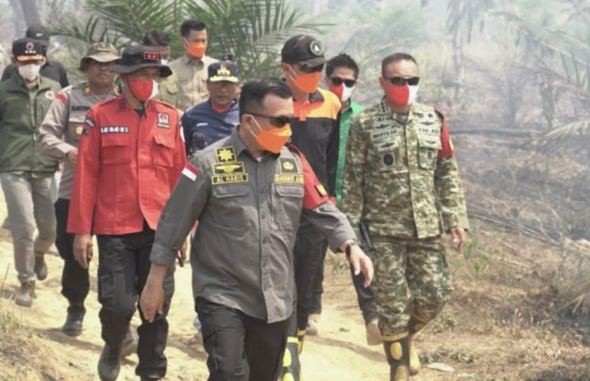 Gubernur Al Haris Pantau Karhutla Tahura di Batang Hari, Dua Waterbombing Disiapkan