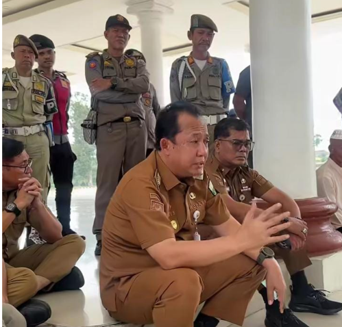 BBS Turun Langsung Temui Warga, Persoalan PT SATU Siap Dikawal Pemkab Muaro Jambi