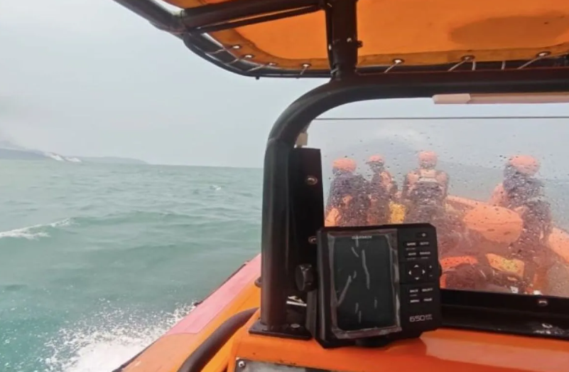 Jurnalis Hilang Kontak, Tim SAR Sisir Perairan Krakatau
