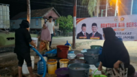Peduli Kekeringan, Rocky Chandra Salurkan Bantuan Air Bersih untuk Warga Tahtul Yaman Peduli Kekeringan, Rocky Chandra Salurkan Bantuan Air Bersih untuk Warga Tahtul Yaman