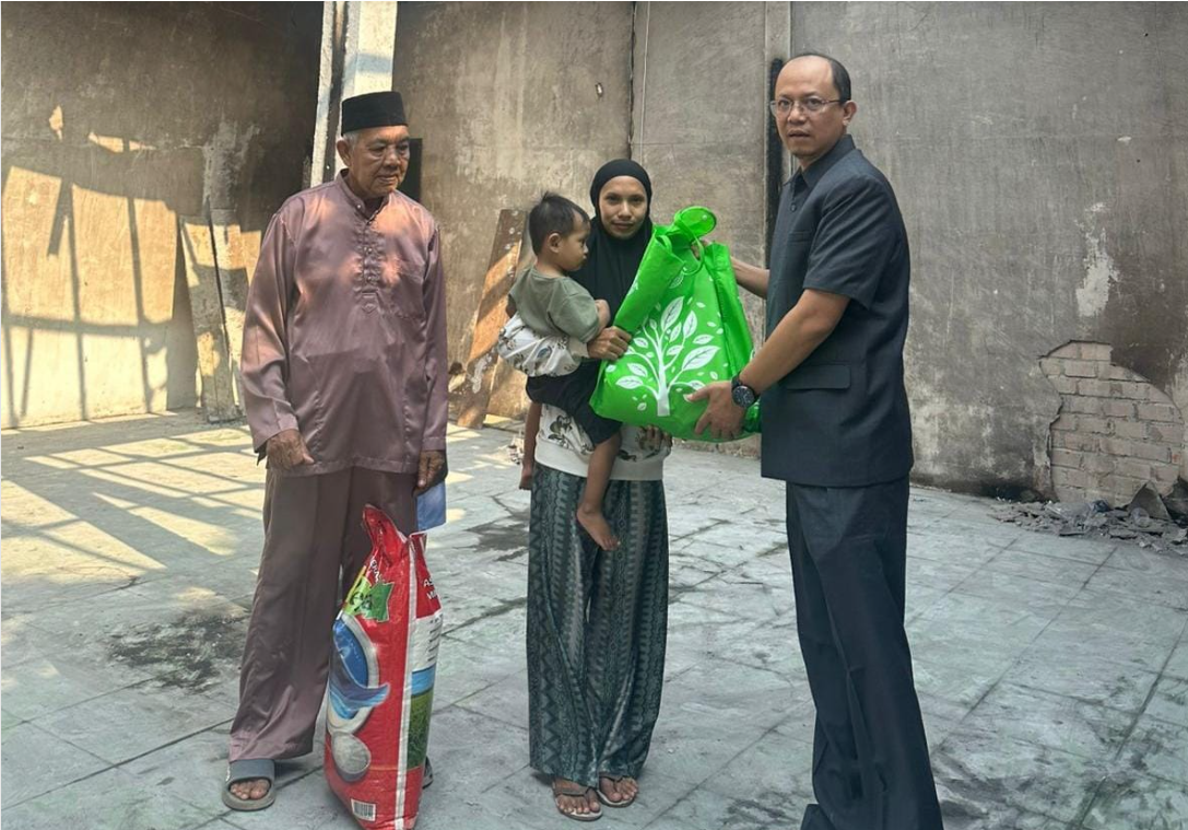 Anggota DPRD Muaro Jambi Fraksi Golkar M Ridho Salurkan Bantuan untuk Korban Kebakaran di Pijoan