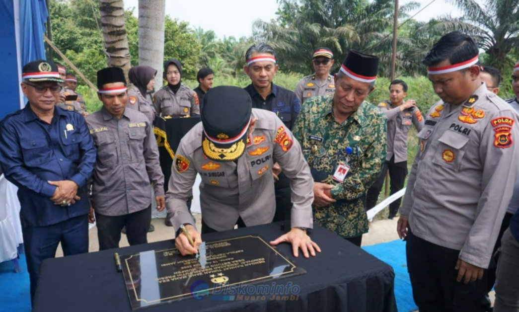 Ketua DPRD Muaro Jambi Hadiri Peresmian Jembatan Merah Putih Presisi di Kumpeh