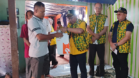 Golkar Muaro Jambi Salurkan Bantuan untuk Korban Kebakaran di Desa Arang Arang Golkar Muaro Jambi Salurkan Bantuan untuk Korban Kebakaran di Desa Arang Arang