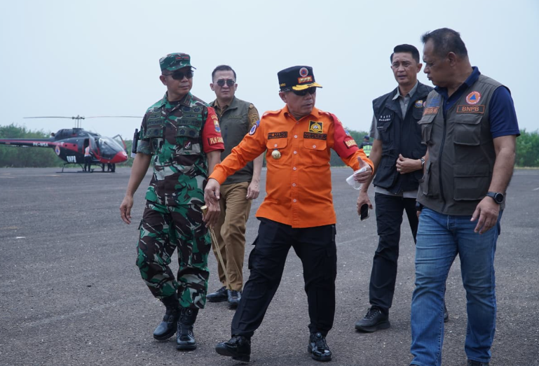 Gubernur Al Haris Bersama Danrem 042/Gapu Patroli Udara Tinjau Karhutla di Tanjab Timur