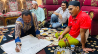 Warga Desa Penyengat Olak Serahkan Mandat Penuh kepada YKR untuk Perjuangkan Hak Lingkungan Warga Desa Penyengat Olak Serahkan Mandat Penuh kepada YKR untuk Perjuangkan Hak Lingkungan