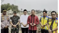 Edi Purwanto Tinjau Penahan Tebing Tanjung Gedang
