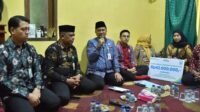 wali kota maulana bertakziah ke rumah almarhum ketua rt 54, pastikan hak program kartu bahagia tersalurkan