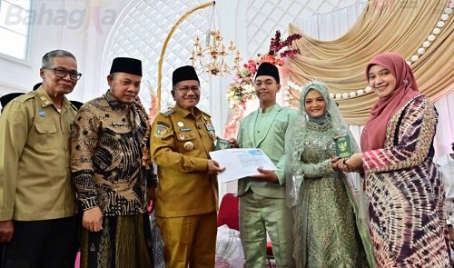 wali kota maulana buka nikah massal mustahik di jambi, sediakan pelatihan ekonomi untuk pengantin baru