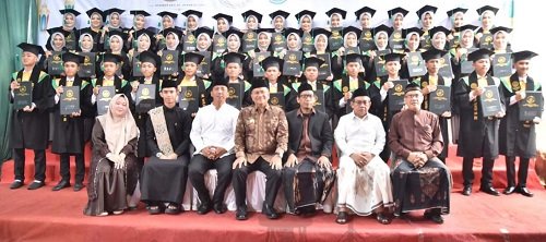 wali kota maulana hadiri wisuda tahfizh 30 juz, tegaskan komitmen pemkot jambi dukung pendidikan keagamaan