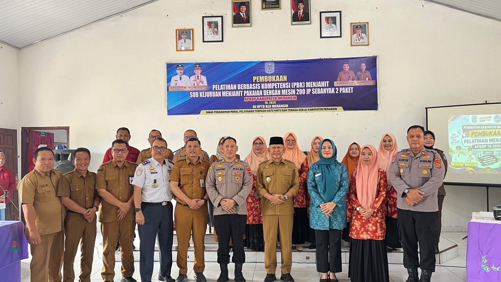 Pemerintah Kabupaten Merangin terus berkomitmen memperkuat kapasitas sumber daya manusia (SDM) dan meningkatkan keterampilan masyarakat agar lebih berdaya saing dan mandiri.
