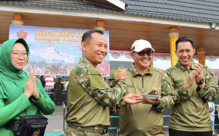 Wako Alfin Bersama Wawako Azhar dan Forkopimda Ikuti Olahraga Bersama