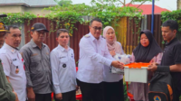 Wako Alfin Serahkan Bantuan Korban Kebakaran Wako Alfin Serahkan Bantuan Korban Kebakaran