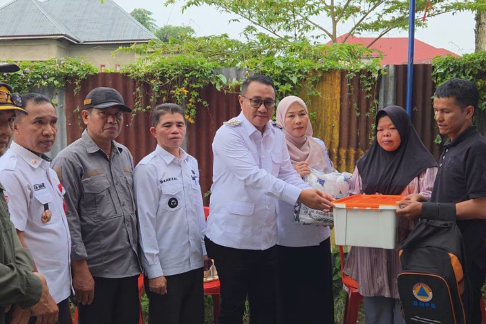Wako Alfin Serahkan Bantuan Korban Kebakaran