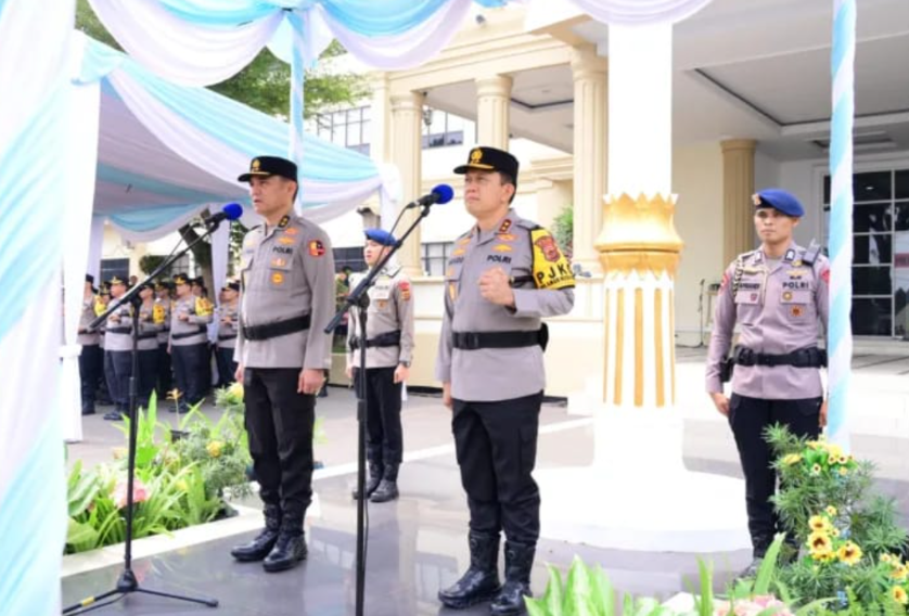 Tradisi Pedang Pora dan Adat Melayu Jambi Iringi Pelepasan Irjen Pol Krisno H Siregar