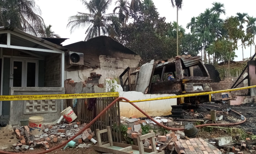 Kebakaran Hebat di Sungai Duren Muaro Jambi, Tiga Rumah dan Tiga Kendaraan Dilalap Api