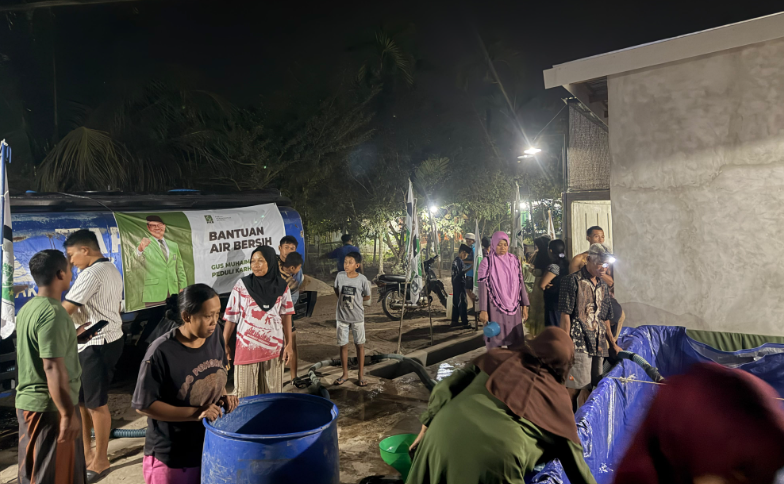 Karhutla Jadi Perhatian, Gus Muhaimin Kirim Bantuan Air Bersih ke Muaro Jambi