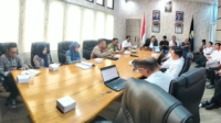 Rapat Tim Terpadu Belum Beri Kepastian, Polemik Stockpile Pasir di Penyengat Olak Berlanjut Rapat Tim Terpadu Belum Beri Kepastian, Polemik Stockpile Pasir di Penyengat Olak Berlanjut