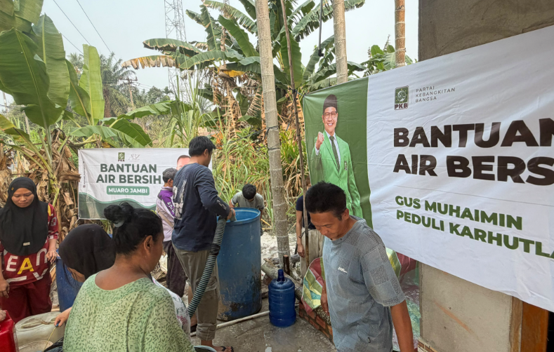 PKB Kembali Salurkan Air Bersih Untuk Warga Terdampak Karhutla di Muaro Jambi