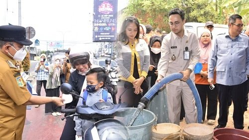 tanggap kemarau dan kabut asap, pemkot jambi pasok 1,9 juta liter air bersih dan ribuan masker