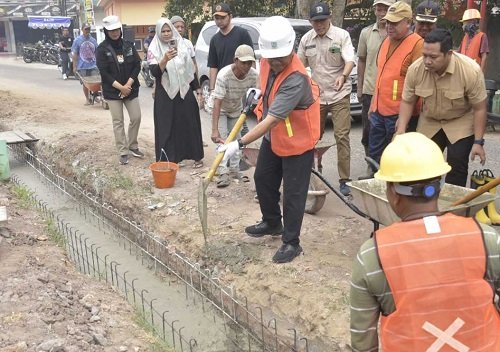 wali kota maulana tinjau gotong royong program kampung bahagia tahap ii di tiga kelurahan