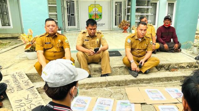 warga desak dlh cabut izin