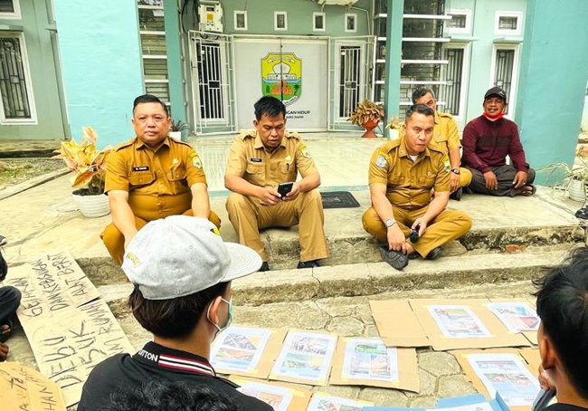warga desak dlh cabut izin
